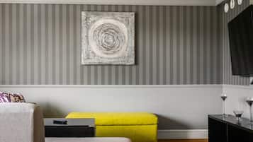 Deluxe-Suite | Pillowtop-Betten, Schreibtisch, laptopgeeigneter Arbeitsplatz
