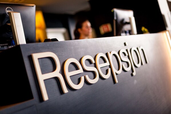 A reception desk with the word "Resepjon" on it. - Scandic Hammerfest (Hammerfest)