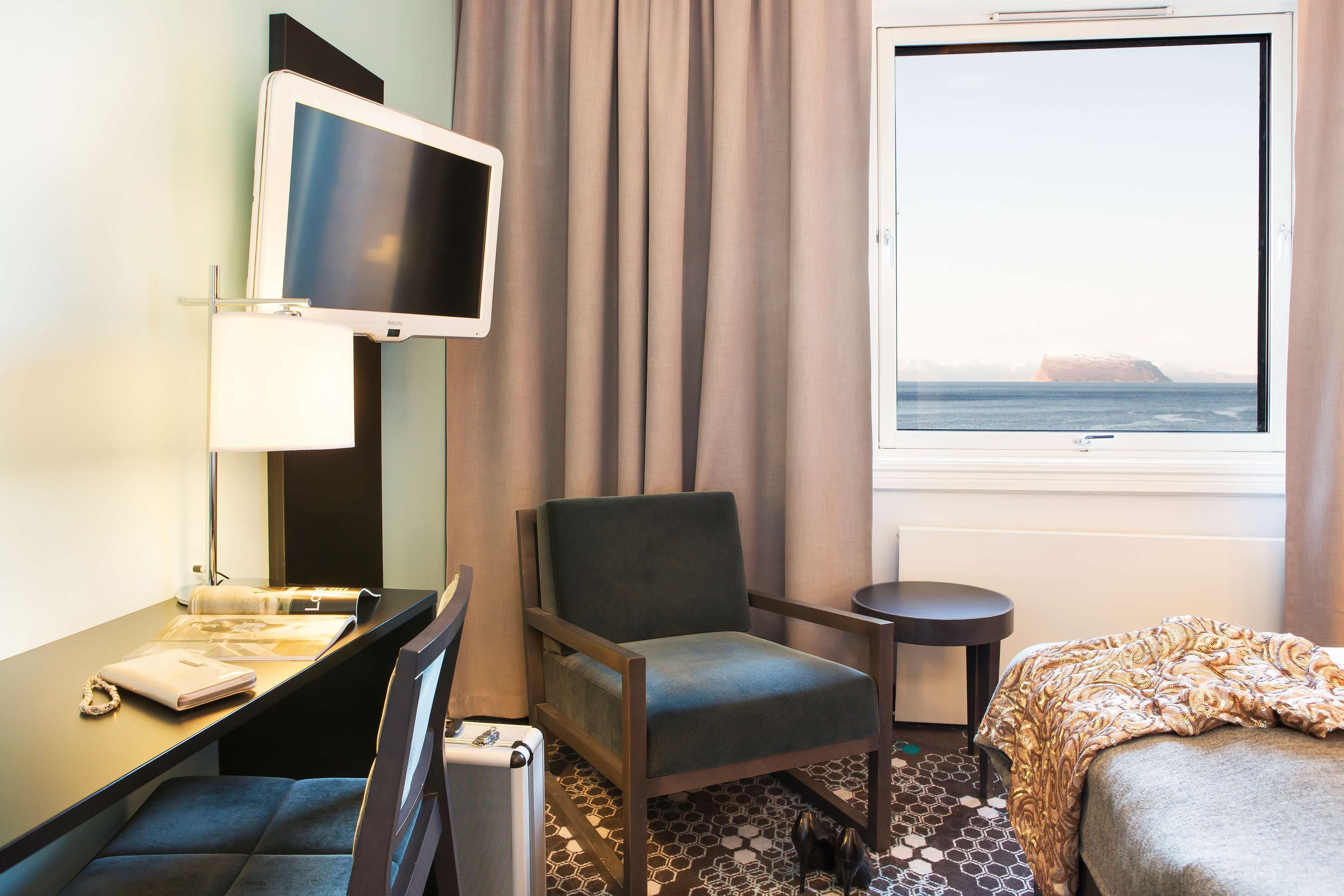 desk, laptop workspace, free cots/infant beds, rollaway beds