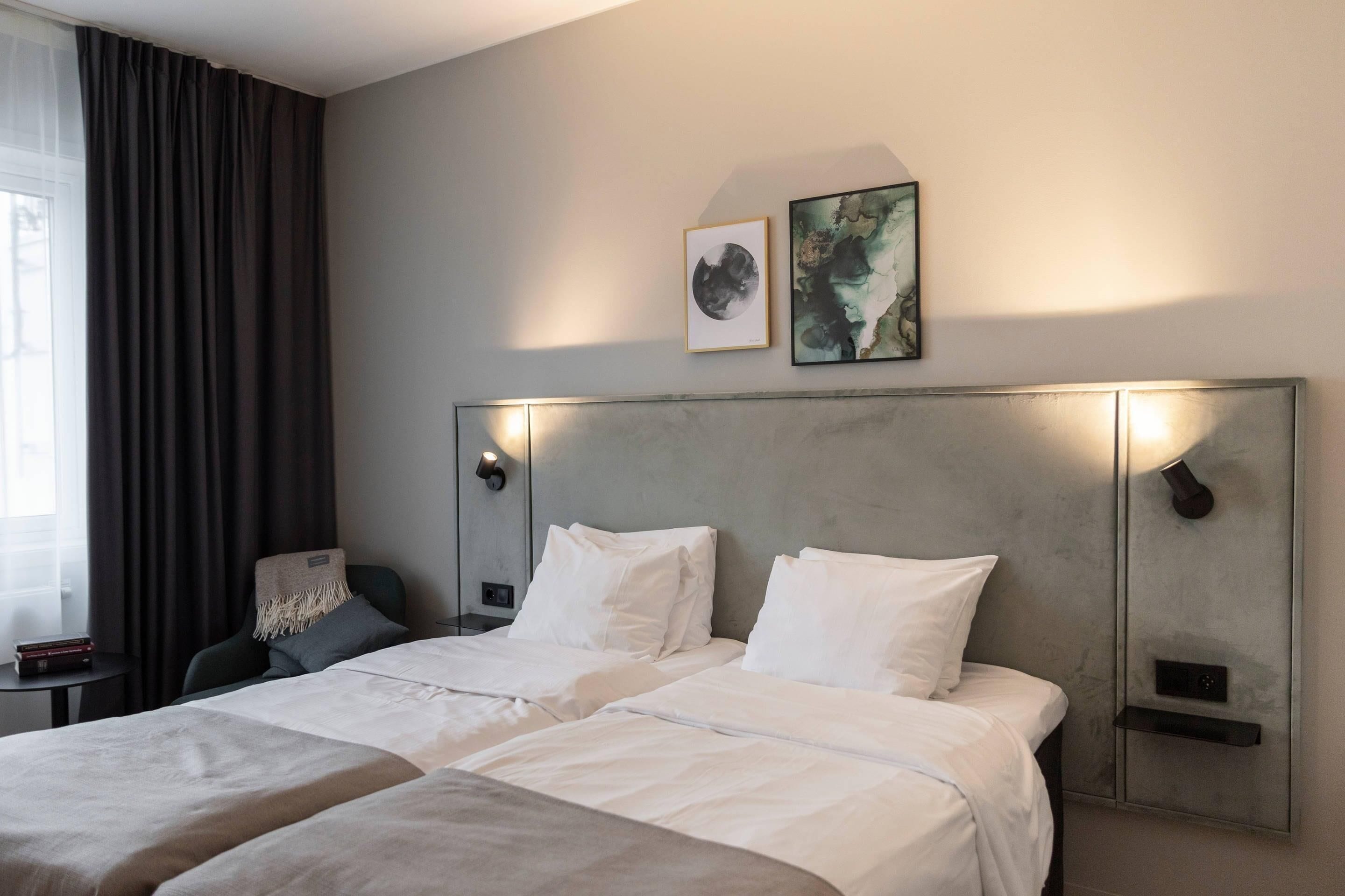 Standard Room, Twin or Double | Desk, laptop workspace, soundproofing, iron/ironing board