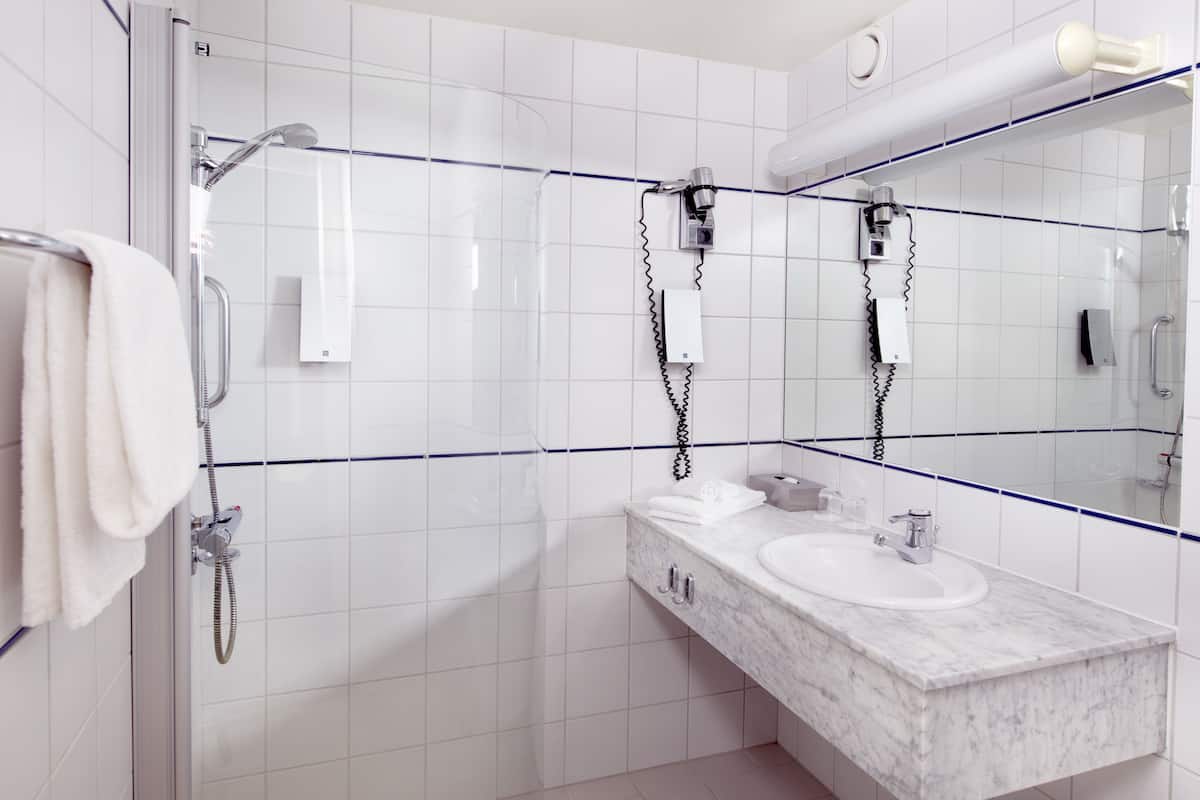 hair dryer, heated floors, towels, soap