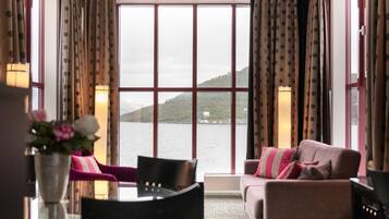 Junior suite, 1 tweepersoonsbed, uitzicht op oceaan | Kameruitzicht