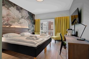 Business Room, Non Smoking | Pillowtop beds, minibar, desk, blackout drapes