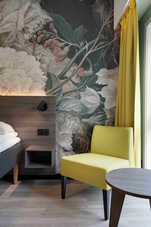 Business Room, Non Smoking | Pillowtop beds, minibar, desk, cribs/infant beds - Thon Hotel Saga (Haugesund)