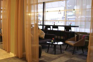 Lobby lounge