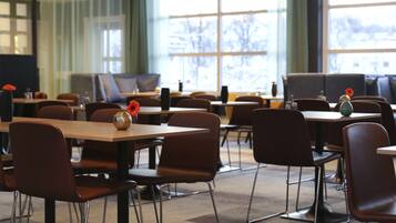 Daily buffet breakfast (NOK 200 per person)