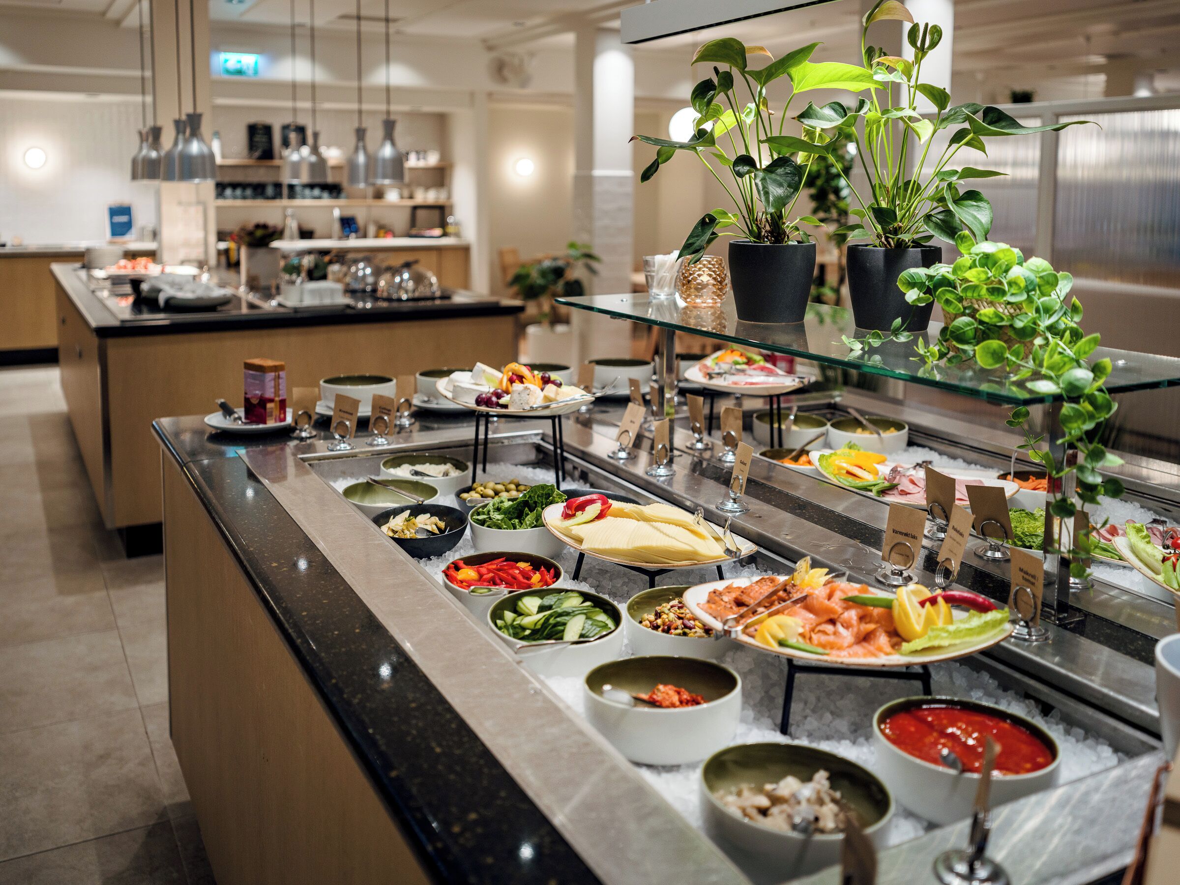 Petit déjeuner buffet compris en semaine