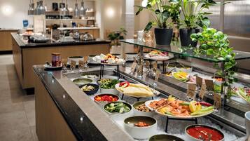 Free buffet breakfast on weekdays