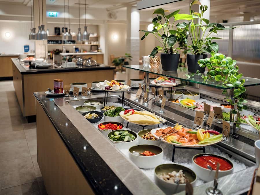 Free buffet breakfast on weekdays