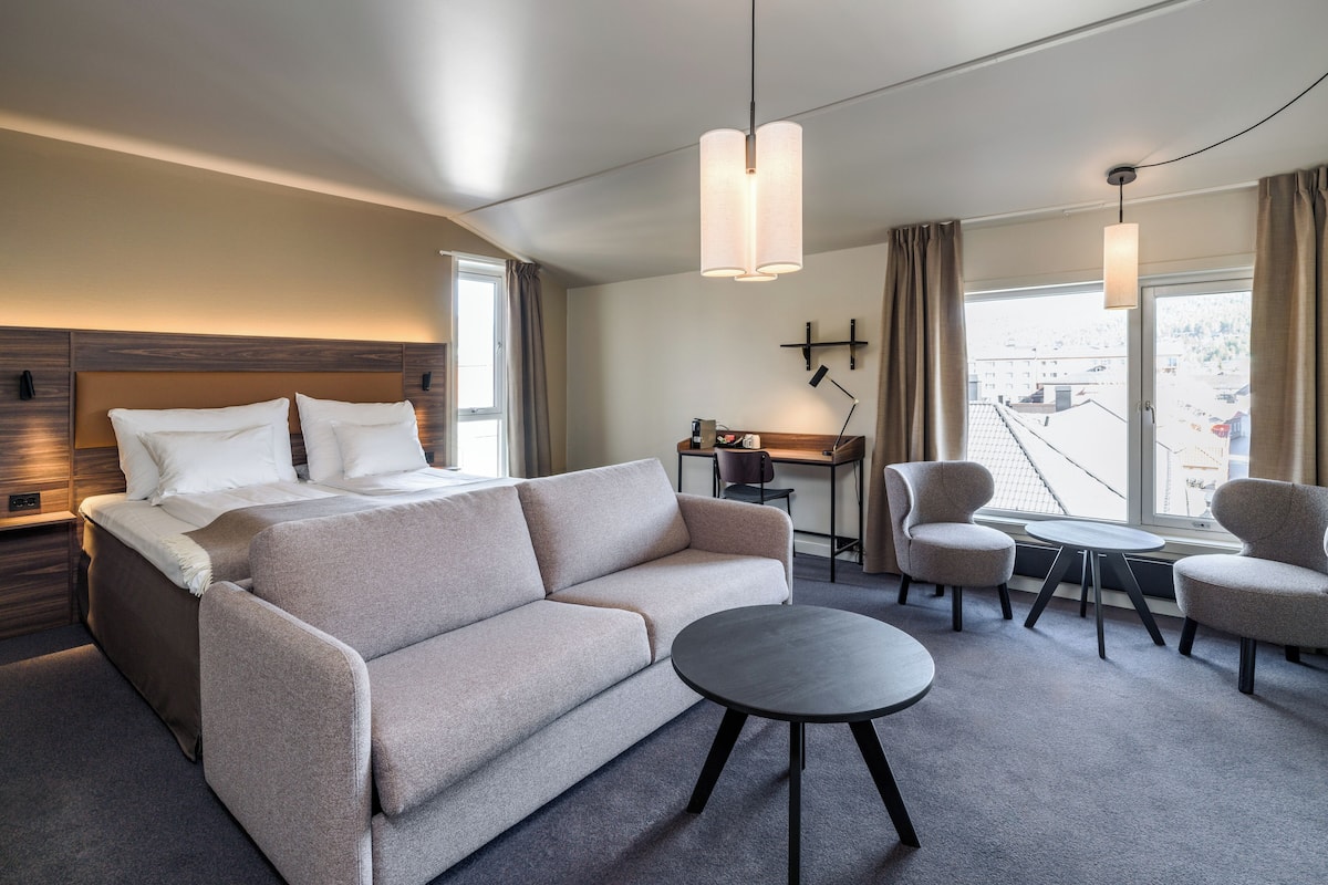 Familienzimmer, Nichtraucher (3 Twin Beds) | 1 Schlafzimmer, Schreibtisch, laptopgeeigneter Arbeitsplatz