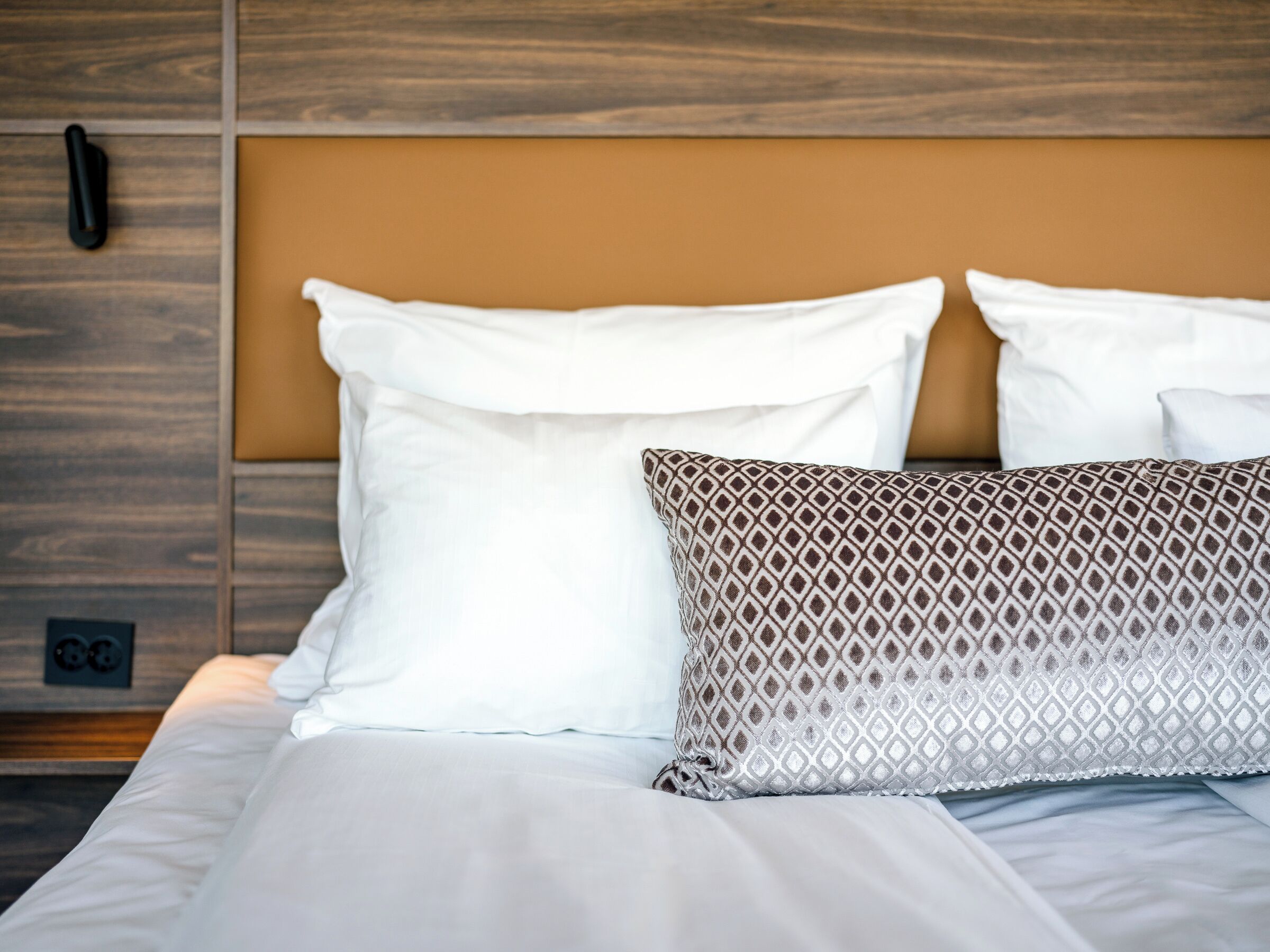 1 bedroom, desk, laptop workspace, blackout curtains