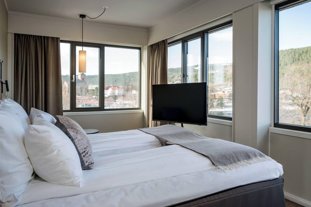 superior room, non smoking | 1 bedroom, desk, laptop workspace, blackout curtains