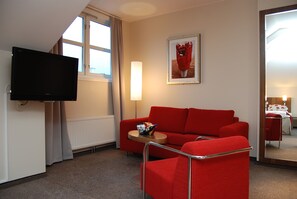 Superior Room, 1 Double Bed, Non Smoking | Living area | 36-inch flat-screen TV with cable channels, TV