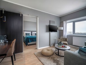 Deluxe-Zimmer, Nichtraucher | Schreibtisch, Babybetten, Zustellbetten, Internetzugang
