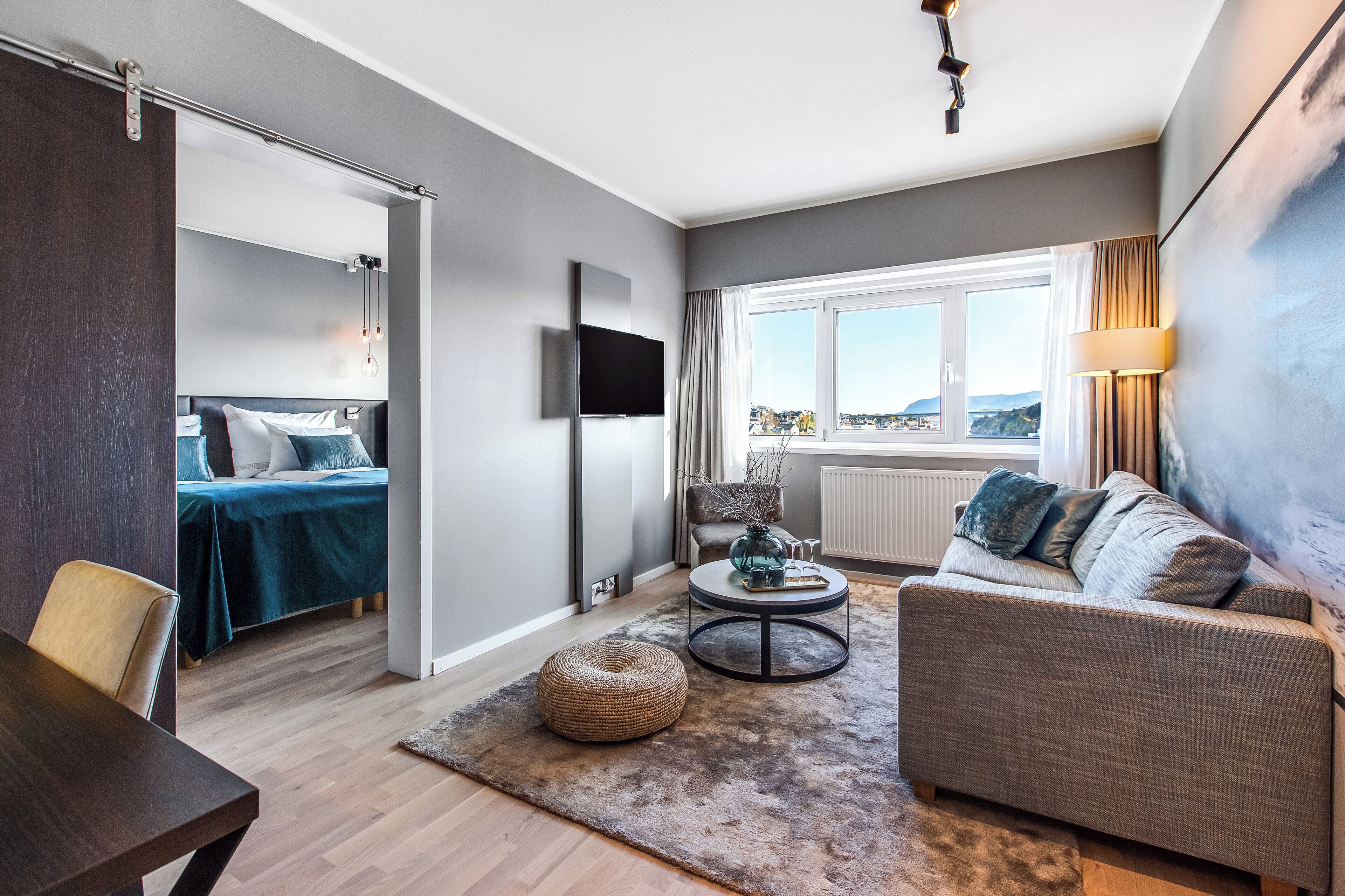 Deluxe Room, Non Smoking | Desk, cots/infant beds, rollaway beds, free WiFi