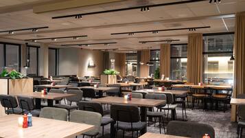 Sarapan prasmanan setiap hari (NOK 200 per orang)