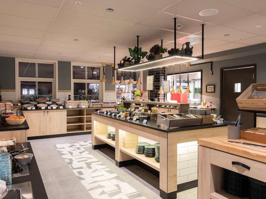 Daily buffet breakfast (NOK 200 per person)