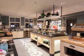 Tägliches Frühstücksbuffet (200 NOK pro Person)