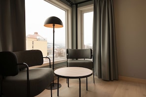 1 bedroom, blackout drapes, free WiFi, bed sheets