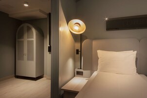 Cortinas blackout, wifi gratis y ropa de cama 