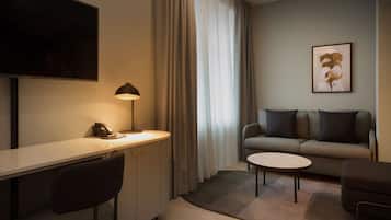 Family Room | 1 bedroom, blackout drapes, free WiFi, bed sheets