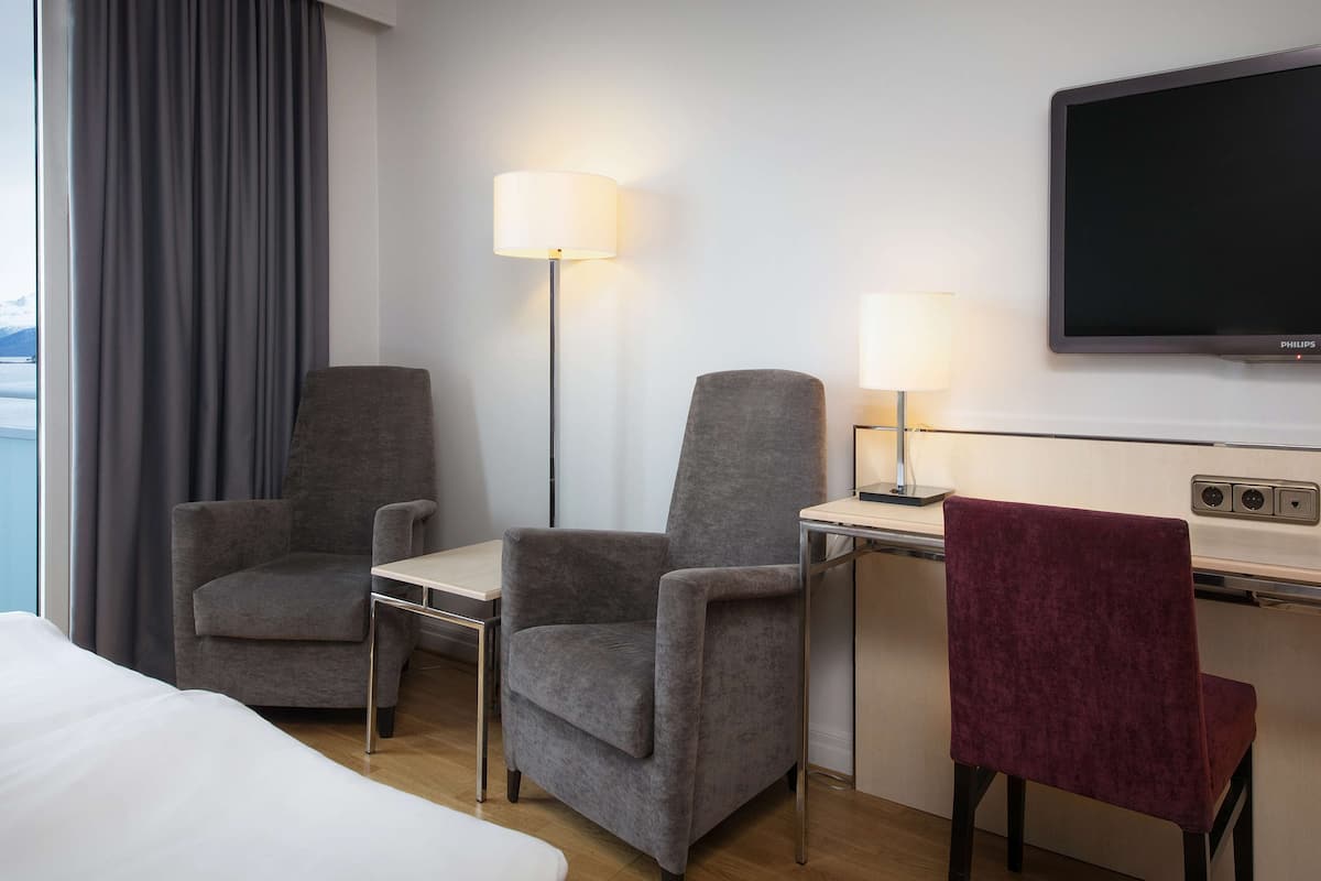 In-room safe, free WiFi, bed sheets