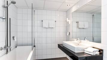 Secador de pelo, toallas