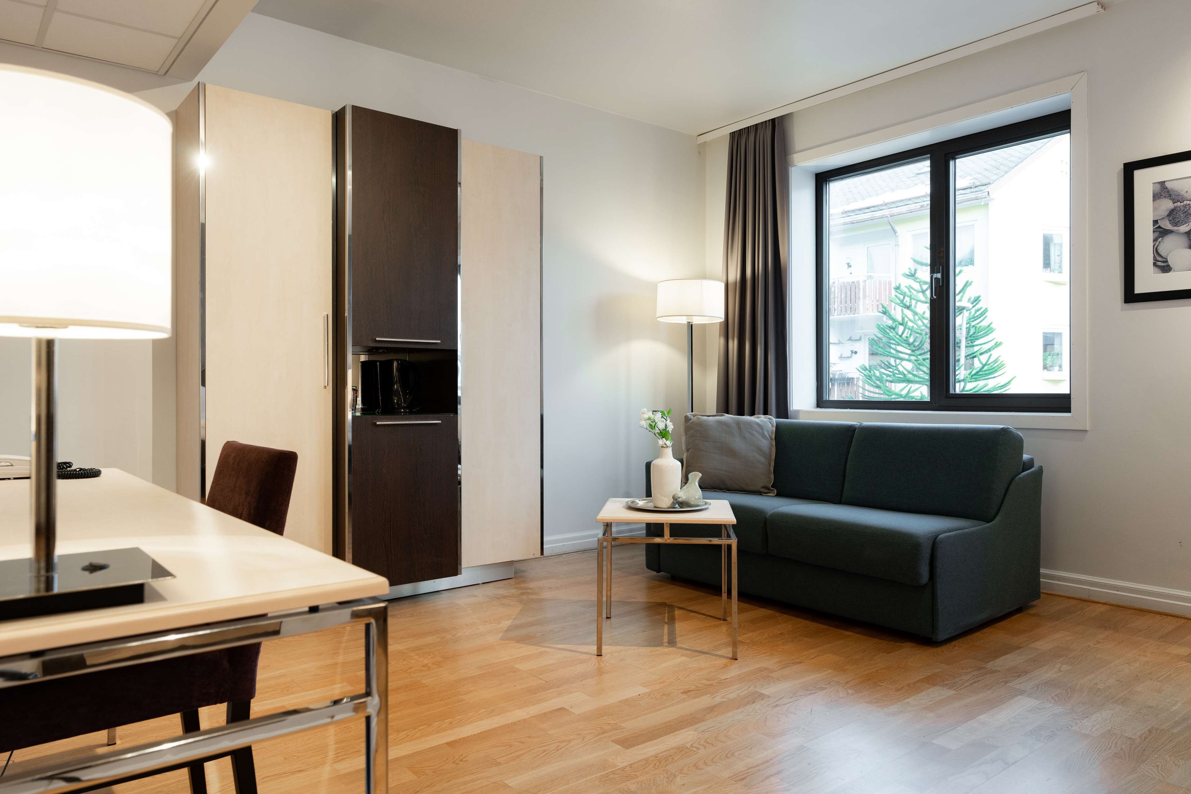 superior room (king) | in-room safe, free wifi, bed sheets