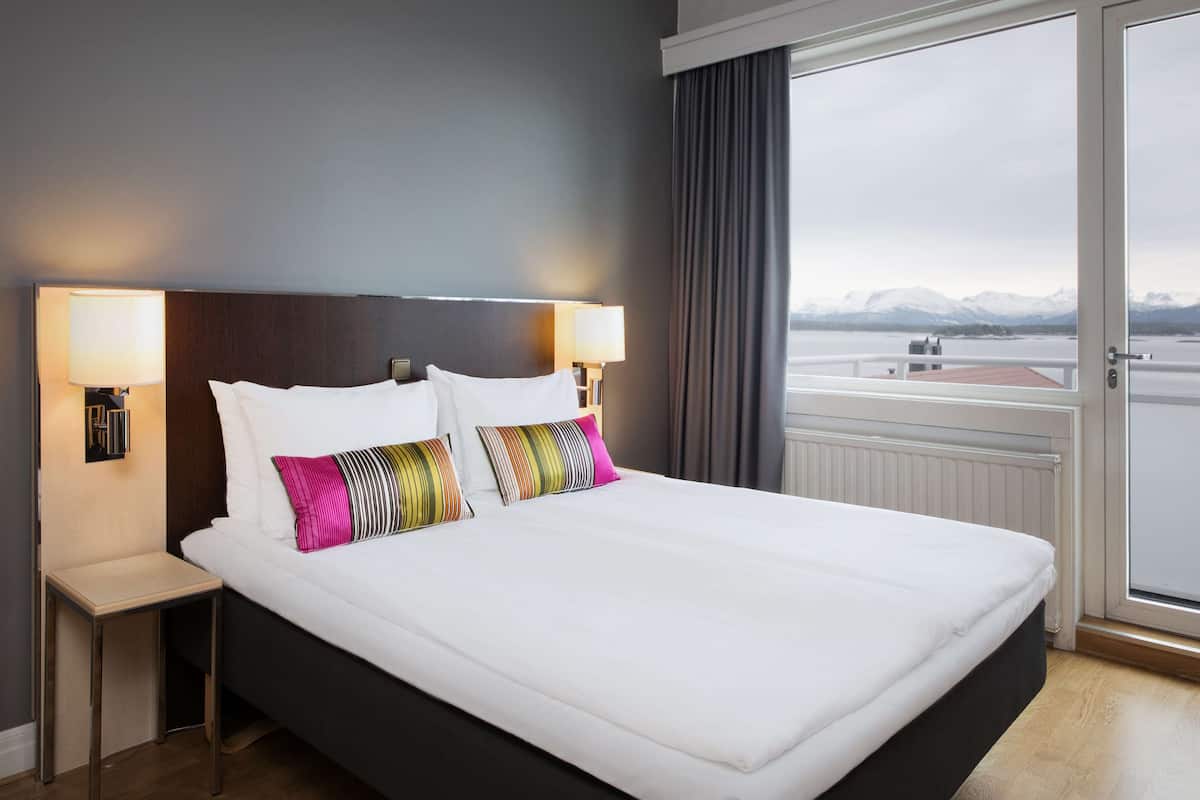 In-room safe, free WiFi, bed sheets