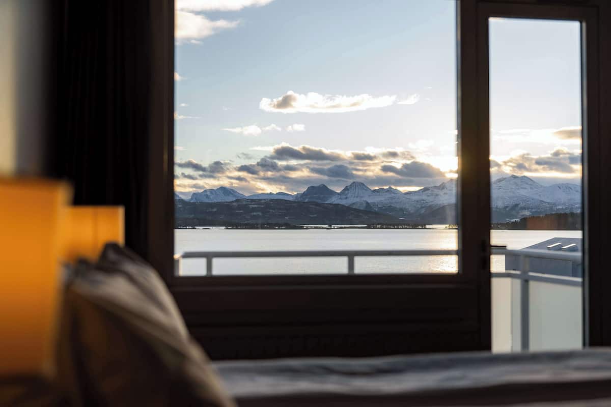 room, 1 king bed | in-room safe, free wifi, bed sheets