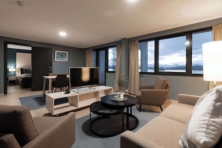 Suite (Master) | In-room safe, free WiFi, bed sheets. Scandic Alexandra Molde
