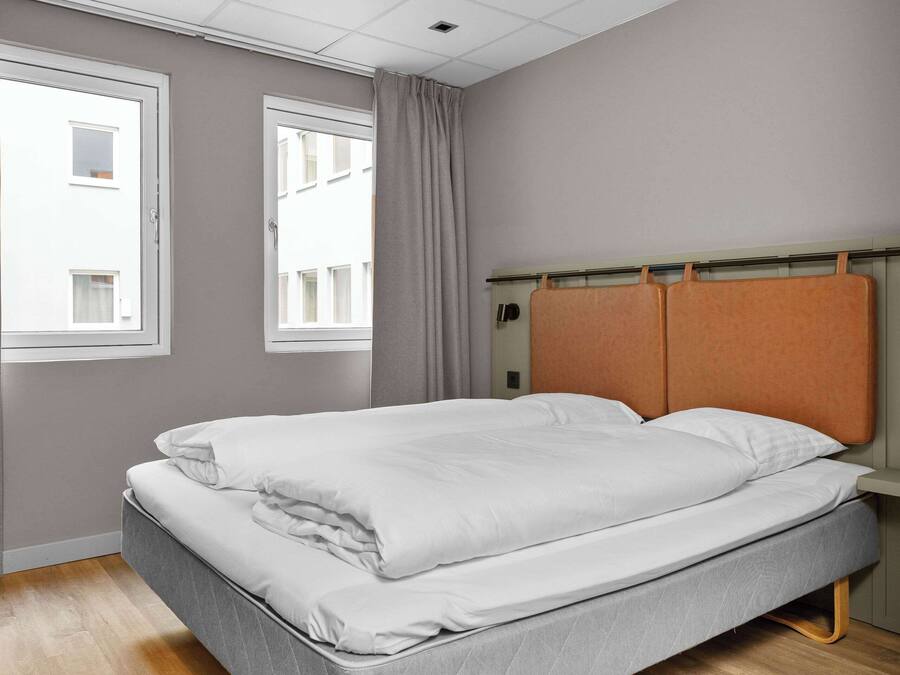 Doppia Standard, 1 letto queen, non fumatori | Tende oscuranti, Wi-Fi gratuito, lenzuola