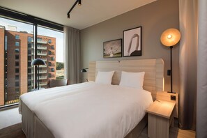 Ropa de cama hipoalergénica, escritorio y insonorización 