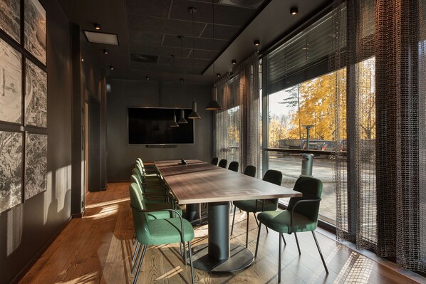 Meeting facility