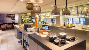 Daily buffet breakfast (NOK 200 per person)