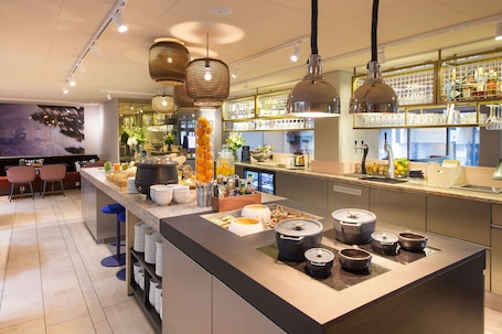 Daily buffet breakfast (NOK 200 per person)