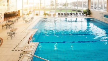 Indoor pool, sun loungers