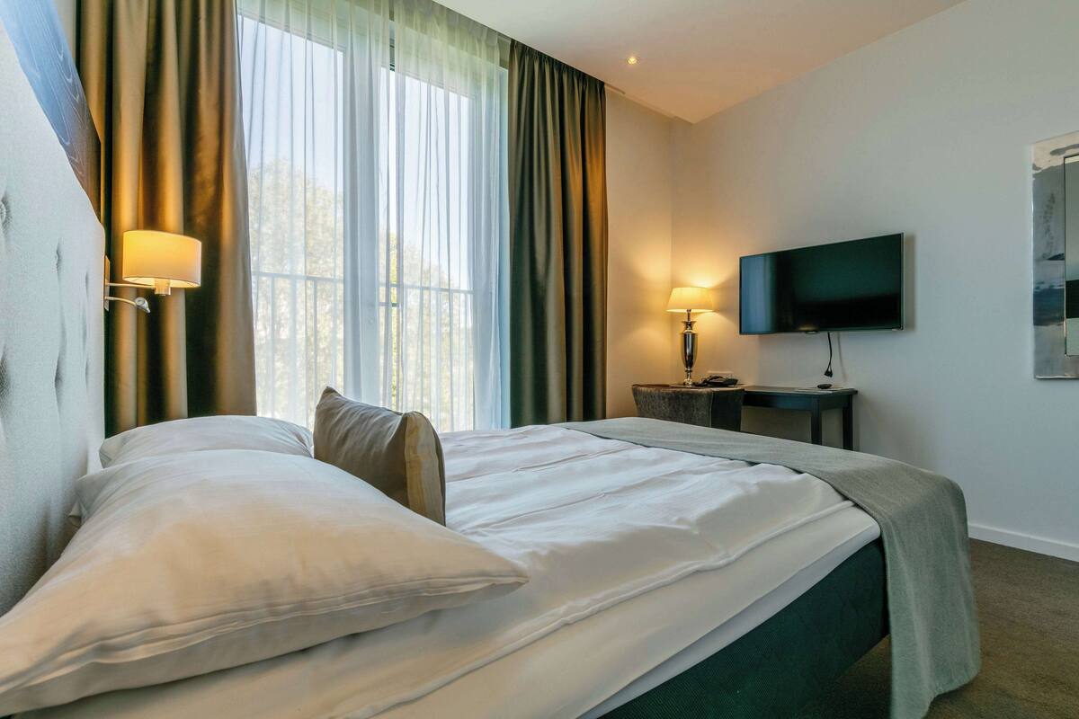 Rom – standard, 1 queensize-seng | Senger med overmadrass, barnesenger (inkludert) og wi-fi (inkludert)