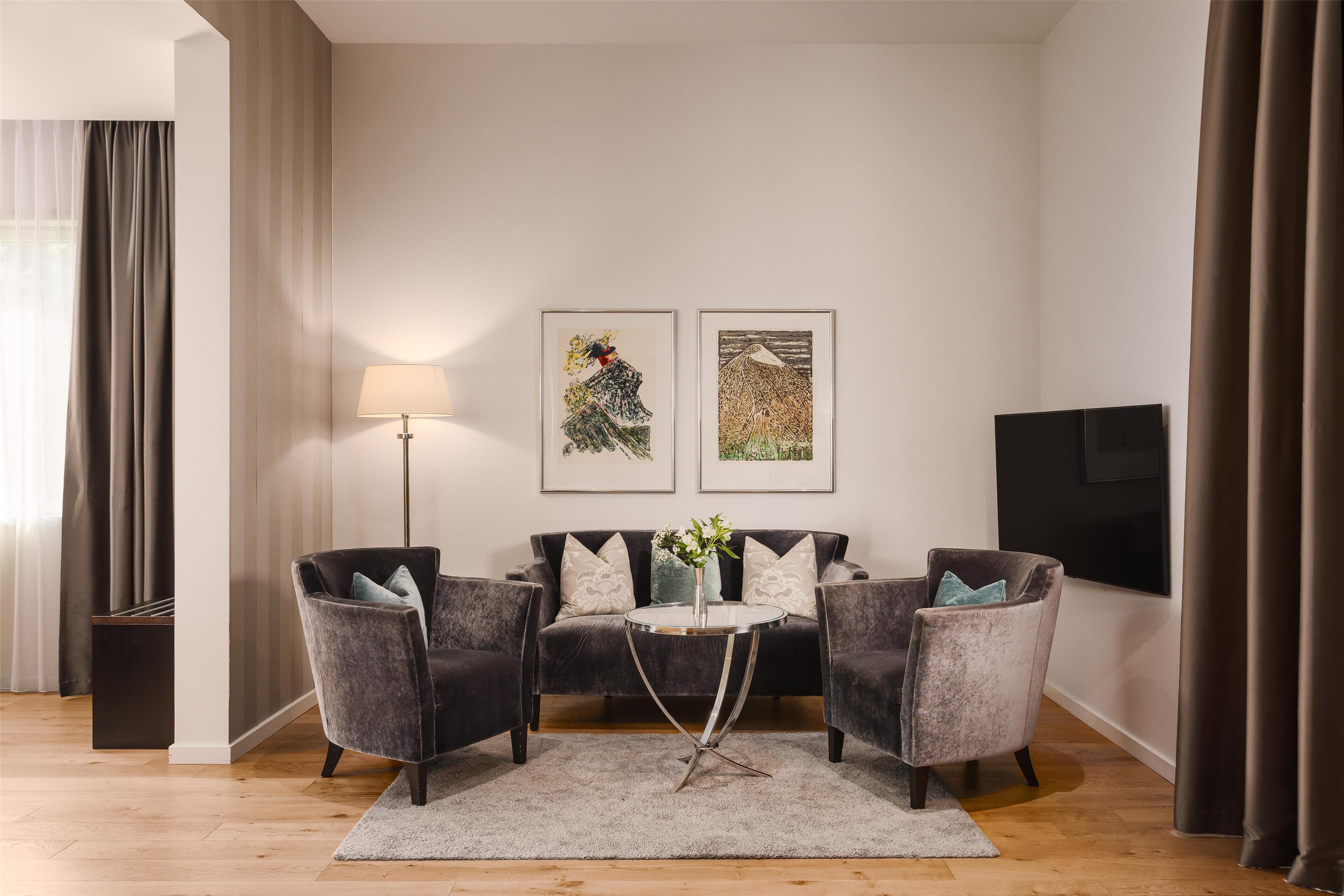 junior suite, 2 single beds, non smoking | 1 bedroom, pillow-top beds, free cots/infant beds, free wifi