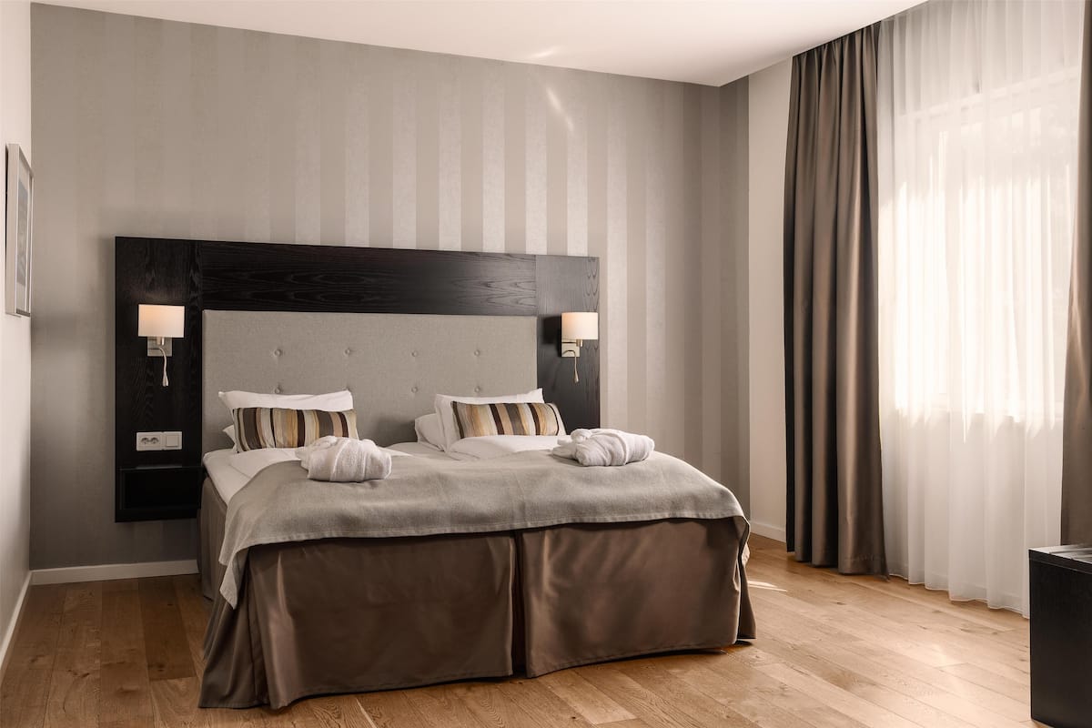 1 chambre, surmatelas, lits bébé (gratuits), Wi-Fi gratuit
