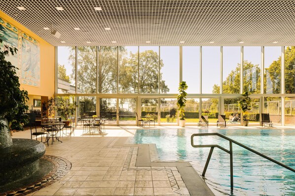 Indoor pool, sun loungers