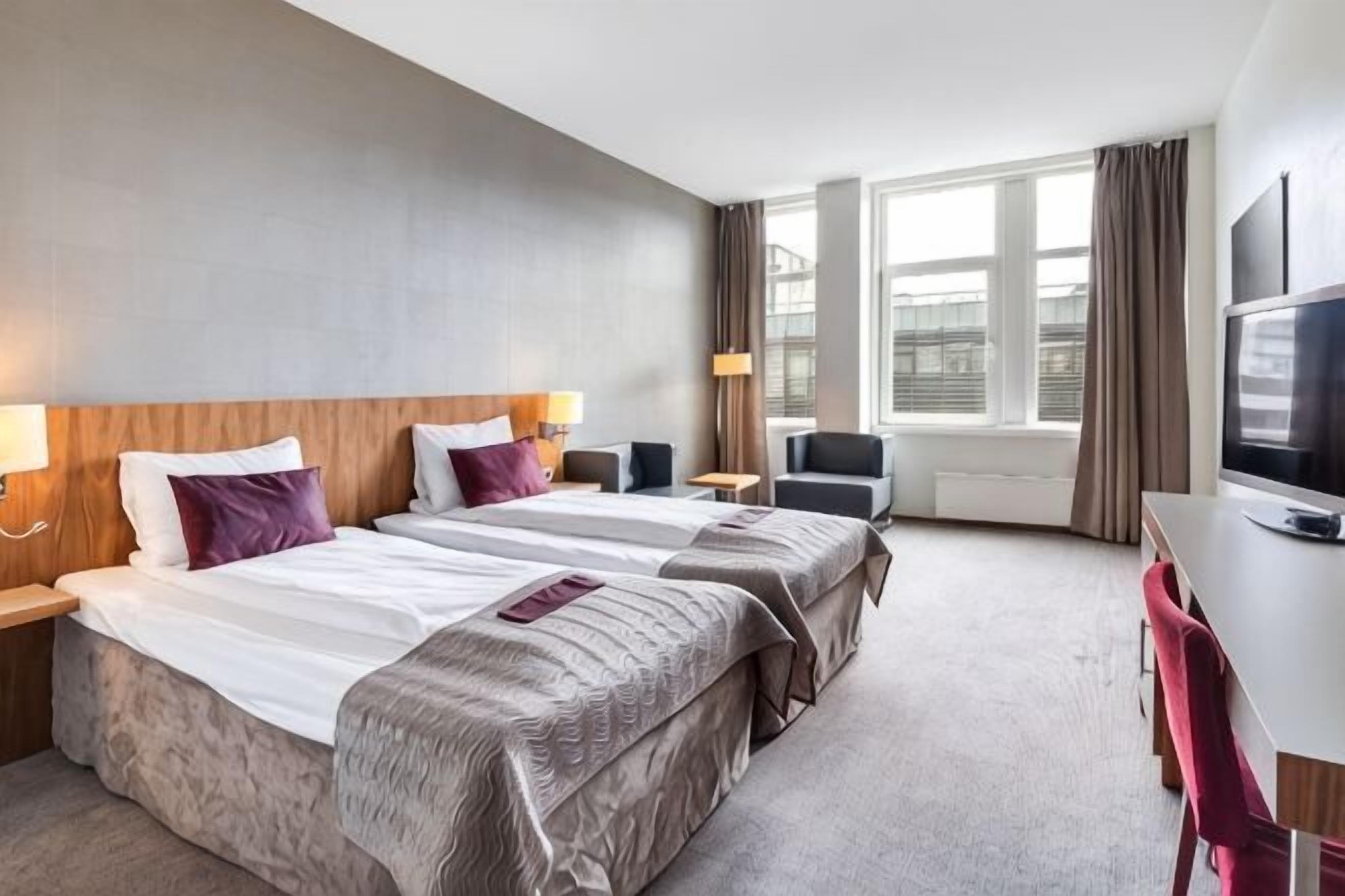 Premium bedding, minibar, desk, blackout drapes
