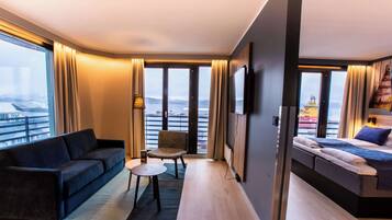 Escritorio, espacio para trabajar con laptop y insonorización