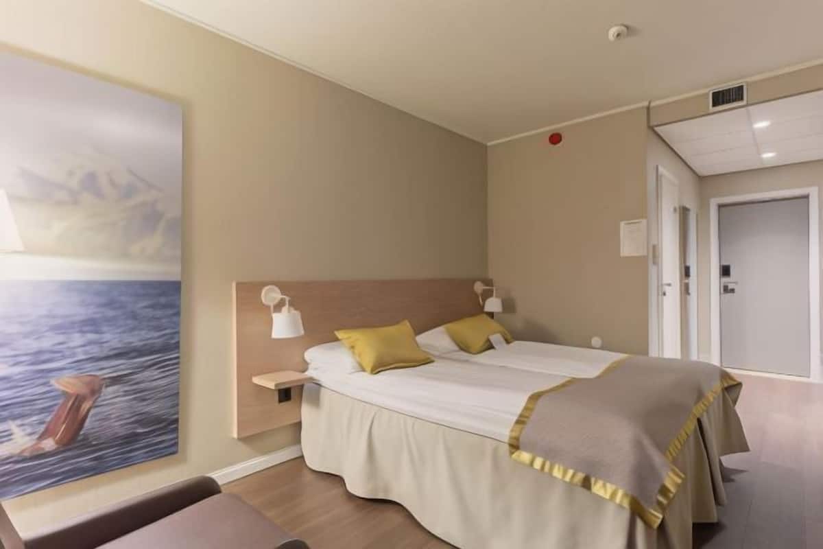 Laptop workspace, blackout drapes, free WiFi, bed sheets