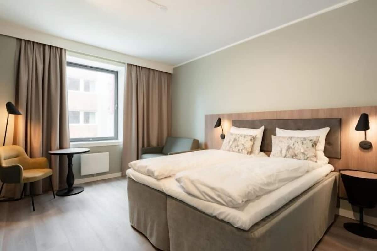 Laptop workspace, blackout drapes, free WiFi, bed sheets