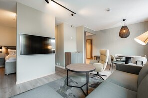 Espacio para trabajar con laptop, cortinas blackout y wifi gratis 