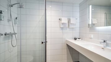 Superior Double Room | Bathroom | Shower, hair dryer, towels, soap