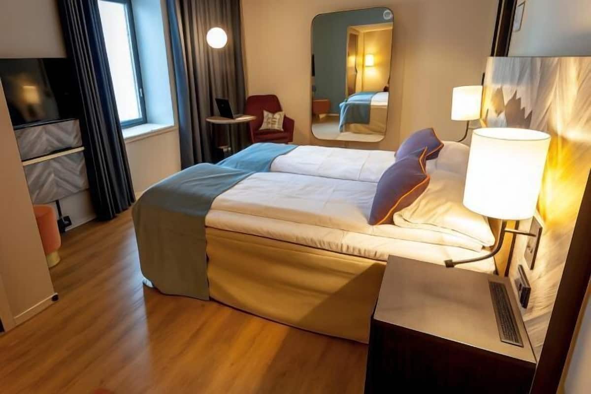 Laptop workspace, blackout drapes, free WiFi, bed sheets
