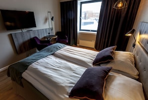 Habitación estándar | Espacio para trabajar con un portátil, cortinas opacas, wifi gratis