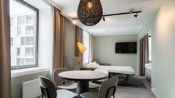 Family Room (Standard) | Laptop workspace, blackout drapes, free WiFi, bed sheets